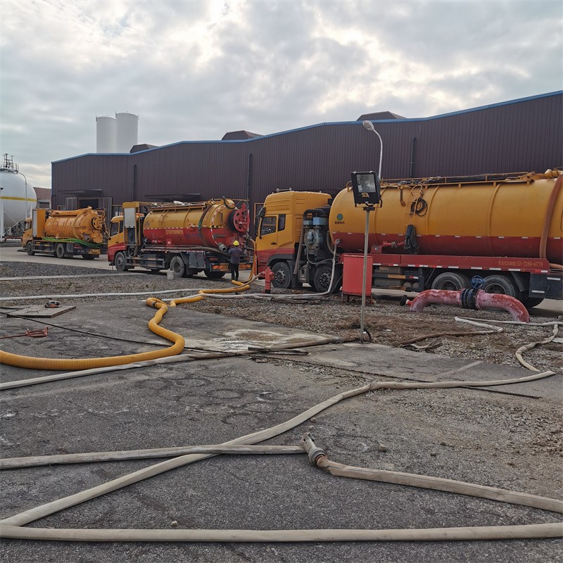 布尔津污水池清理