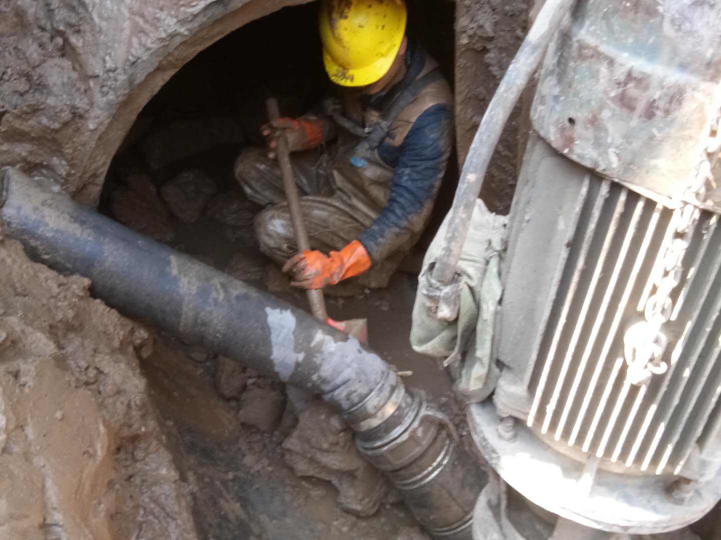 布尔津管道清淤