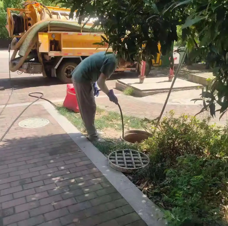 布尔津市政排污管道清淤疏通——专业团队，让您全程省心！